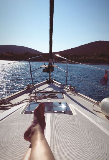 wp-content/uploads/2025/03/paseo-por-velero-en-alicante-amantes.jpg
