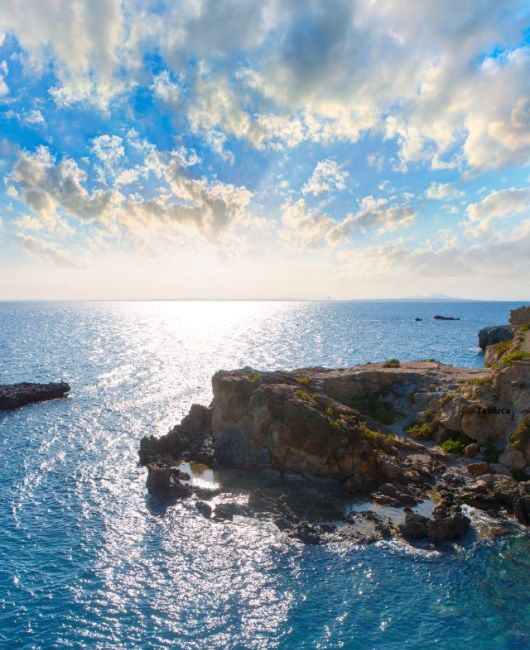 Embárcate en una aventura inolvidable y descubre la isla de Tabarca desde el mejor escenario: el mar. ¡Tabarca a la vista! Paseo en velero a Tabarca