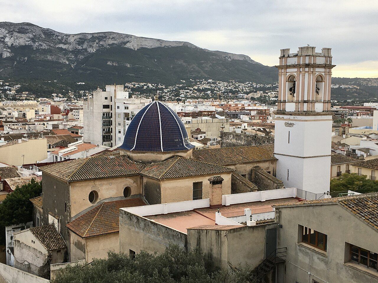 Author: PiotrMig - https://commons.wikimedia.org/wiki/File:Esgl%C3%A9sia_parroquial_de_l%27Assumpci%C3%B3_de_D%C3%A9nia.jpg